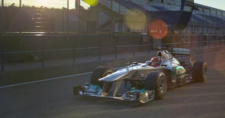 Michael Schumacher cuenta con el apoyo de Mercedes-Benz para continuar otra temporada más