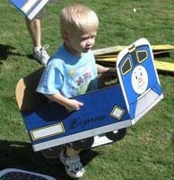 Box train express, un tren, una caja de cartón