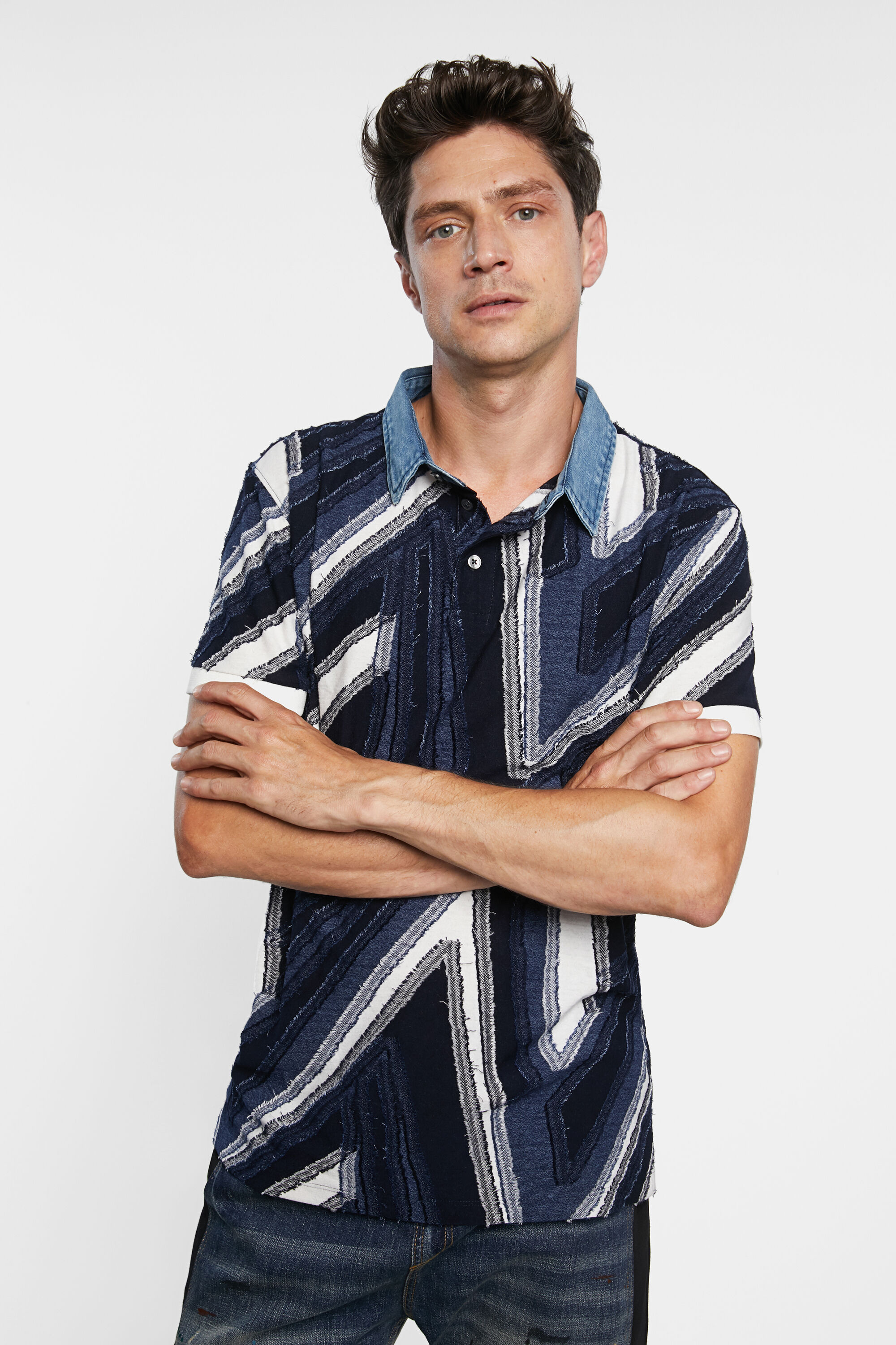 Polo asimétrica con detalle de jacquard
