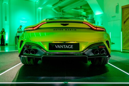 Contacto Aston Martin Vantage 2024 77