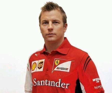 Kimi Räikkönen se alista para iniciar sesiones en el simulador