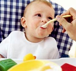 Dar ejemplo a los niños con los hábitos alimentarios sanos