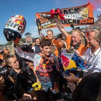 ¡Histórico! Jorge Prado ya es el primer español bicampeón del mundo de motocross con sólo 18 años