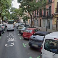 "Zona peatonal experimental. Cerrado permanentemente". La calle devuelta a los coches que aviva el debate de la peatonalización