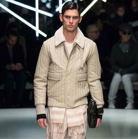 Emprende el vuelo este otoño con la chaqueta aviador como esencial de la temporada
