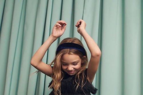 Looks de invitado perfecto para niños y niñas en rebajas: ellos también van a la moda con estilo