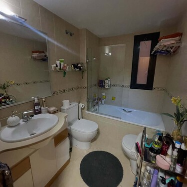 Así ha quedado la reforma de un baño caótico y pasado de moda: "Hemos conseguido un baño muy sofisticado y en tendencia casi sin hacer obra"