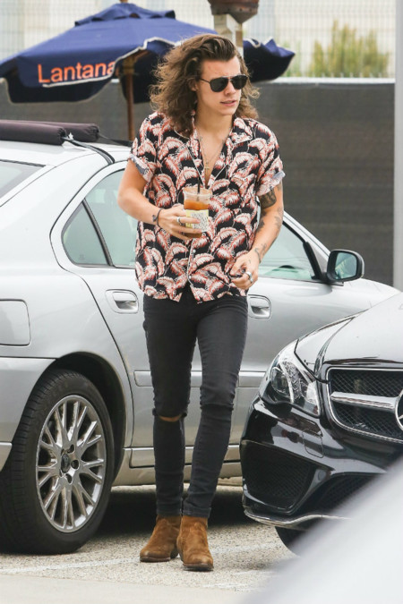 ¿Te gusta la camisa de Harry Styles? Pues estás de suerte porque hemos encontrado unas muy parecidas