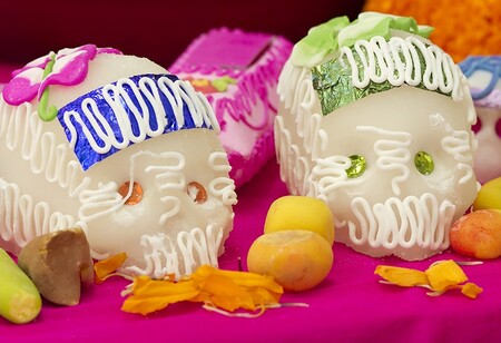 Calaveritas de azúcar para la ofrenda del Día de Muertos. Receta fácil