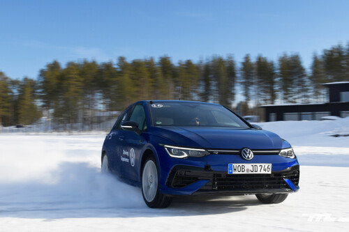 Volkswagen Golf R, a prueba sobre un lago congelado: así va sobre hielo un hot-hatch que queremos ver en México