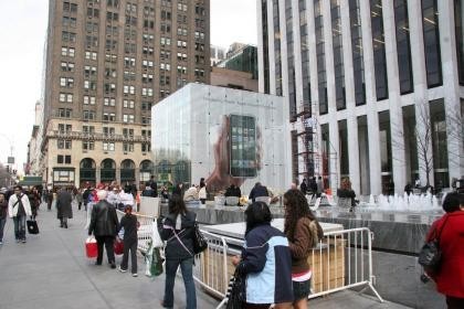 Anuncio del iPhone en la tienda de la 5a avenida de Nueva York