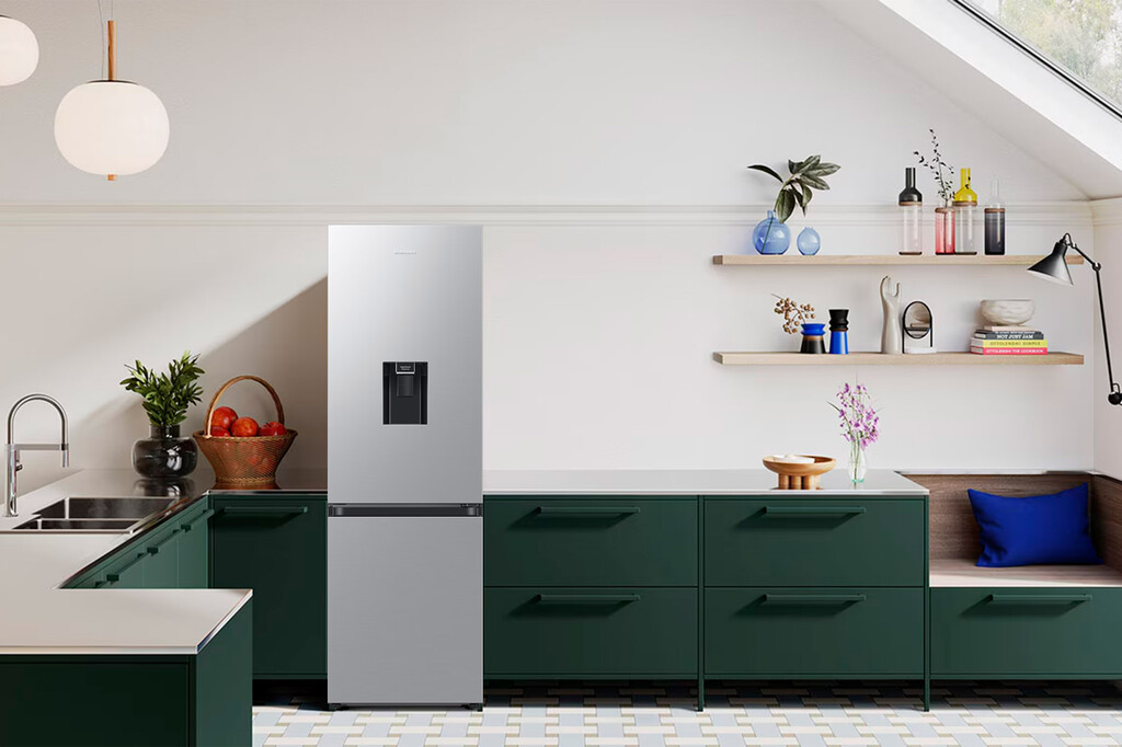 Hoy en Amazon, tirado de precio el frigorífico Samsung perfecto para no abrir la puerta cada vez que quieres beber agua 