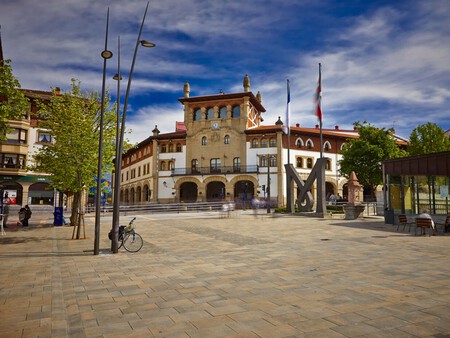 La Plaza Matxin De Mungia Presidida Por El Ayuntamiento C Uribe Turismoa