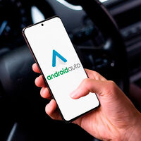Si usas Android Auto conectando el móvil por cable, puedes ahorrar batería apagando el modo inalámbrico 