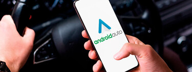 Si usas Android Auto conectando el móvil por cable, puedes ahorrar batería apagando el modo inalámbrico 