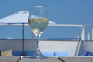 Cuatro magníficos vinos para tomar este verano