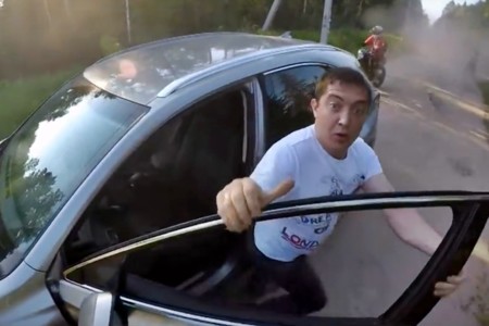 Cosas de Rusia: vas haciendo Enduro tranquilamente y un tío loco se lía a puñetazos contigo