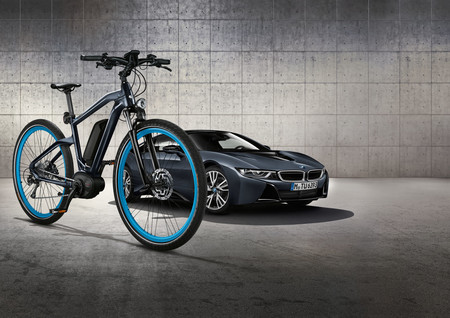 Esta bicicleta eléctrica podría llegar a calmar tus ansias de tener un BMW i8