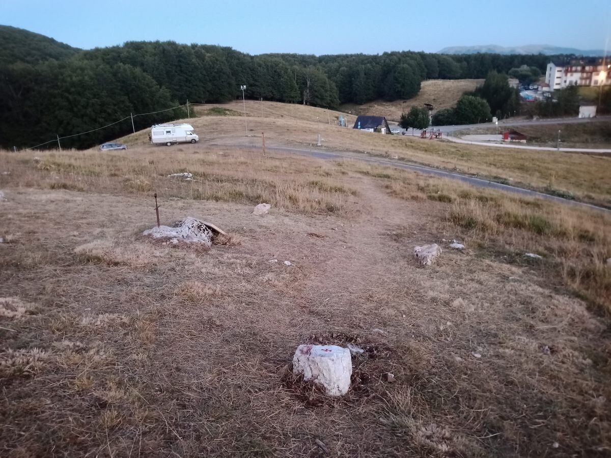 Los caballeros templarios que huían de la persecución dejaron esta espada hundida en piedra como si fuera Excálibur