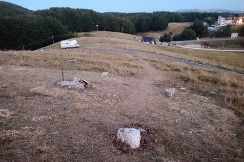 Los caballeros templarios que huían de la persecución dejaron esta espada hundida en piedra como si fuera Excálibur