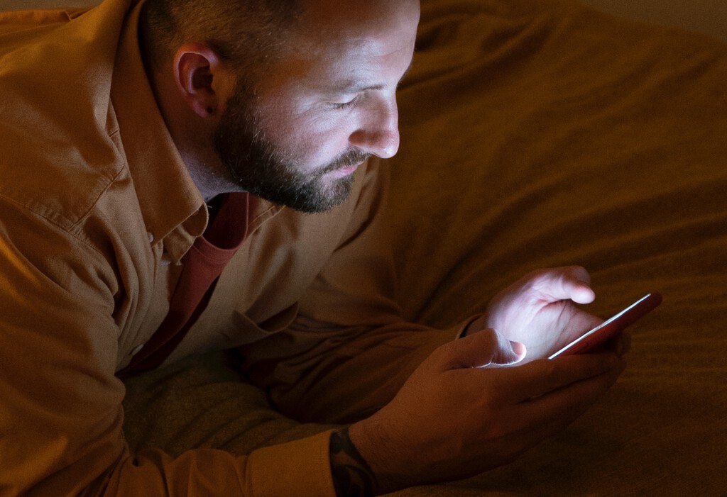 Qué pasa en tu cerebro cuando navegas con el iPhone y tres consejos para evitar que se vuelva compulsivo 