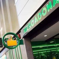 Mercadona es más rentable que nunca y también está cerrando tiendas por primera vez en años. Es una estrategia calculada