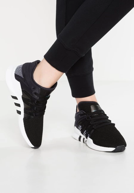 Zapatillas Adidas Eqt Racing ADV rebajadas de 129,95 euros a sólo 64,95 euros y envío gratuito 