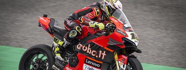 Álvaro Bautista le roba la cartera a Toprak Razgatlioglu sobre la bandera a cuadros para culminar la remontada en Estoril