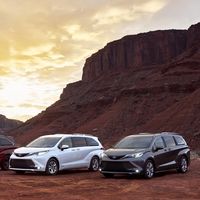 El enorme Toyota Sienna se vuelve un monovolumen híbrido de 246 CV y más moderno por fuera