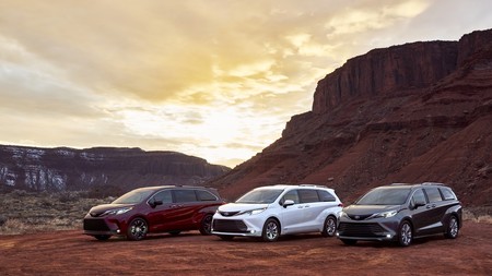 El enorme Toyota Sienna se vuelve un monovolumen híbrido de 246 CV y más moderno por fuera