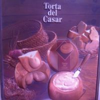 La Torta del Casar, una delicia extremeña en forma de tapa en Madrid