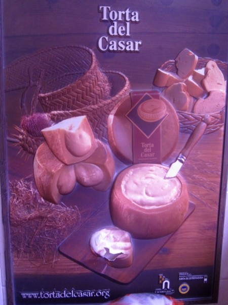 La Torta del Casar, una delicia extremeña en forma de tapa en Madrid