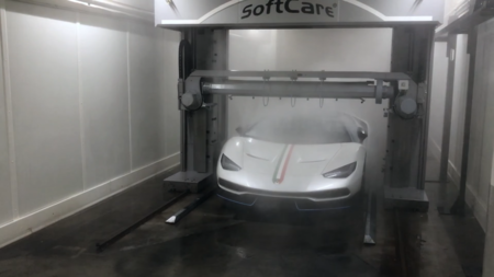 Lo típico: vas a lavar el coche y grabas en vídeo el primer Lamborghini Centenario que rueda por París
