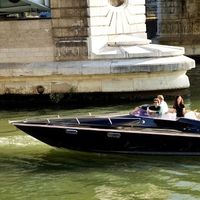 Renault ha reciclado las baterías viejas de sus coches eléctricos para crear el Black Swan, un barco recreativo