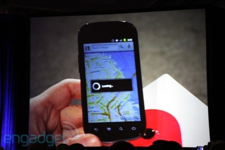 Eric Schmidt muestra un Nexus S con Android 2.3 Gingerbread en funcionamiento
