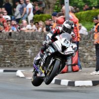 Imparable Michael Dunlop, victoria y récord absoluto en el Tourist Trophy