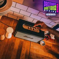 Bocina retro con sonido adaptativo y control para graves. Tiene botones físicos