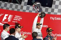 Lewis Hamilton pone la directa hacia el título