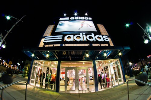 Adidas agota en sus rebajas antes de lo esperado decenas de zapatillas, camisetas y más a mitad de precio 