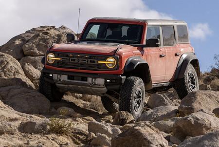 Ford Bronco Raptor 6