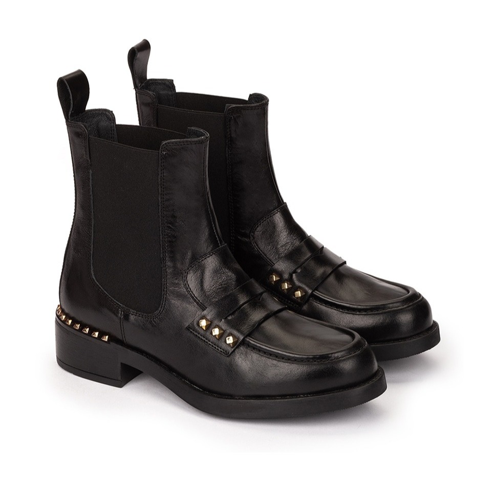 Pedro Miralles
Botines de mujer planos con tachuelas y elástico