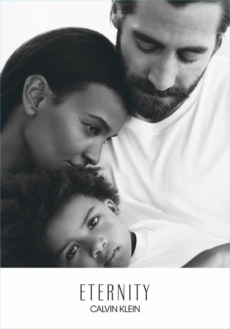 Jake Gyllenhaal protagoniza la campaña Calvin Klein Eternity con una imagen de lo más evocadora
