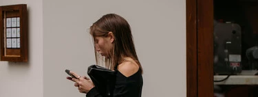 La falda midi de Zara que será tendencia en el otoño: es versátil, elegante y podemos estrenarla ya 