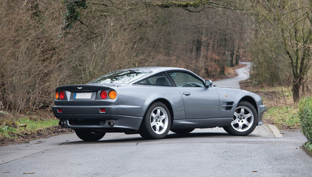 Uno de los pocos Aston Martin Vantage V600 concebidos en los años 90 busca nuevo dueño por 270.000 euros