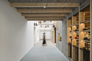 Espacios para trabajar: el nuevo showroom de Camper en Shanghai