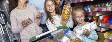 La OCU exige una regulación específica de la publicidad de alimentos infantiles como medida para luchar contra la obesidad