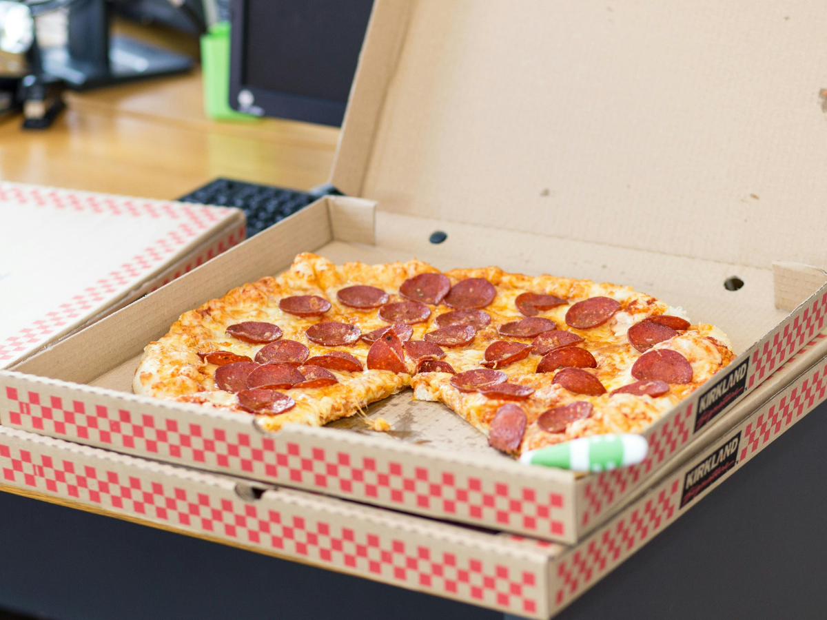 En 2010 alguien pagó 10,000 Bitcoin por dos pizzas: 15 años después se  sigue lamentando de haber gastado millones en una comida