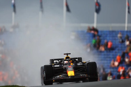 Max Verstappen evita la victoria de Fernando Alonso en una caótica carrera bajo la lluvia en Zandvoort