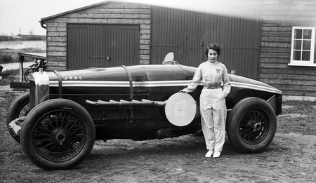 Kay Petre, la piloto que 'voló' a 215 km/h con su Delage V12 en el circuito de Brooklands