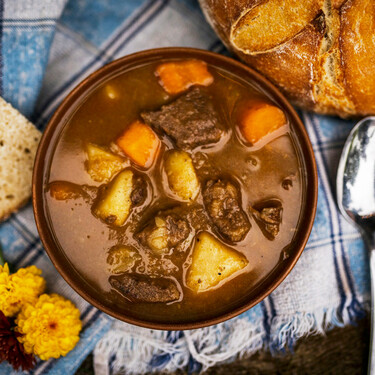 Ya hay ganas de comer guisos y estofados: con esta olla de cocción lenta, por menos de 70 euros, los preparamos sin esfuerzo